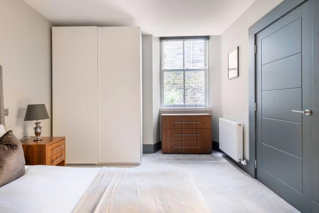 Immaculate 3 Bed With Private Entrance In Inverleith Апартаменты