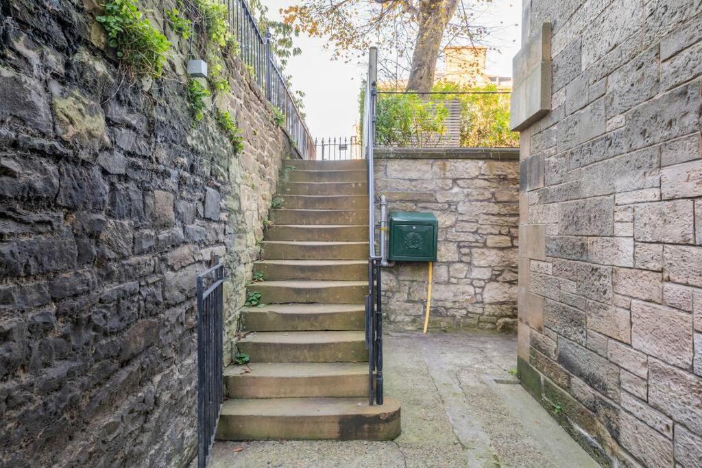 Immaculate 3 Bed With Private Entrance In Inverleith Эдинбург