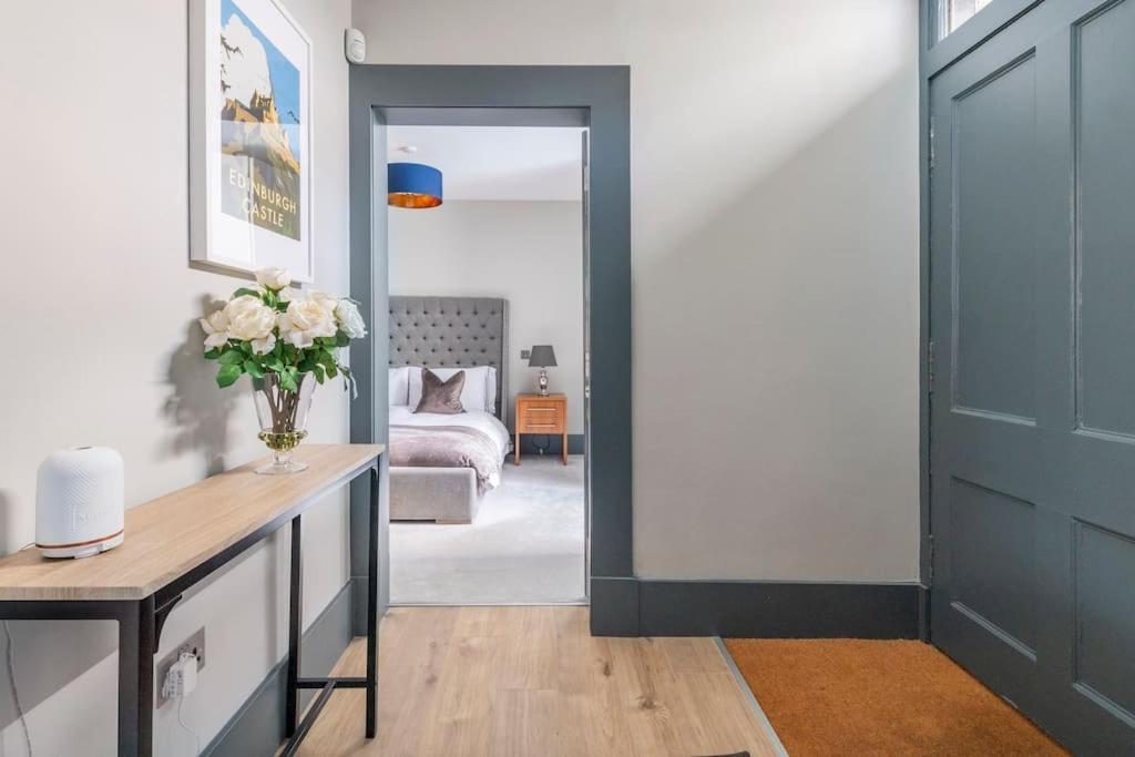 Апартаменты Immaculate 3 Bed With Private Entrance In Inverleith *