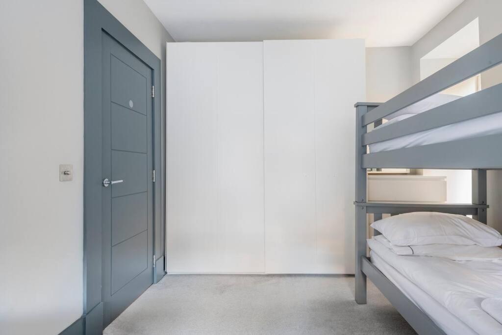 Апартаменты Immaculate 3 Bed With Private Entrance In Inverleith *