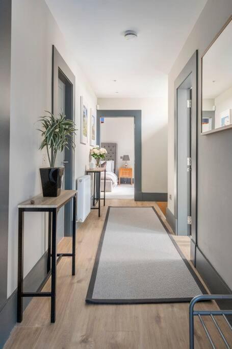 Апартаменты Immaculate 3 Bed With Private Entrance In Inverleith *